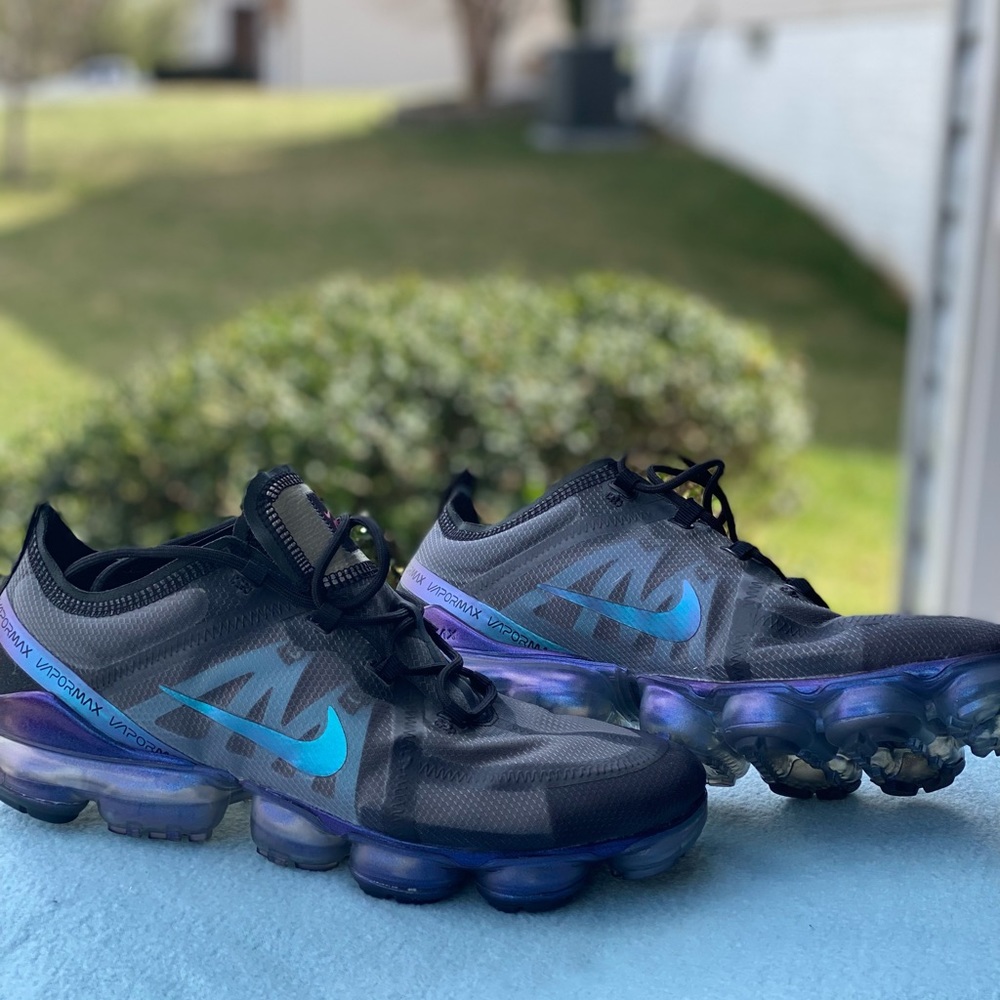 Nike Vapor Max 

Throwback future

Size 10.5 

Excellent condition

No box